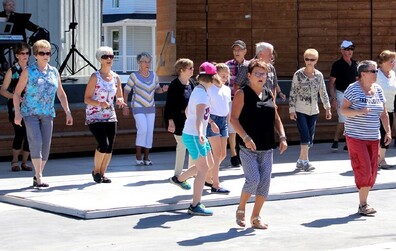 Un après-midi dansant à place Montel pour terminer l'été du bon pied