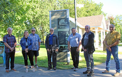 La Ville rend hommage aux Amis du parc Saint-Nicolas en dévoilant une plaque commémorative