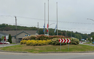 Mise en berne des drapeaux à Montmagny