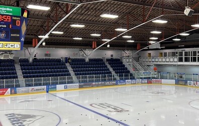 Un nouveau système d'éclairage grandement apprécié à l'aréna